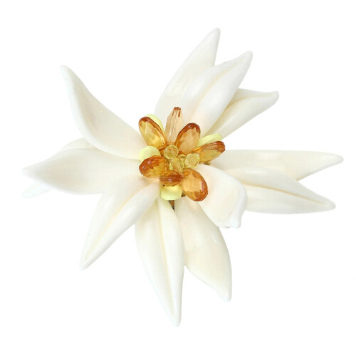 Broche Edelweiss en émail léger, facile à porter sur n'importe