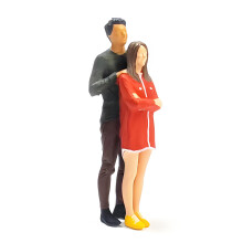 1/64 Scale Resin Couple Holding Hands Miniature-Couple Watching