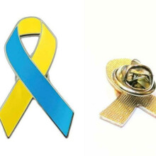 Sada 5 ukrajinských odznaků míru - Stojan s ukrajinskými odznaky, žlutomodrý, charitativní dárek - Na prodej