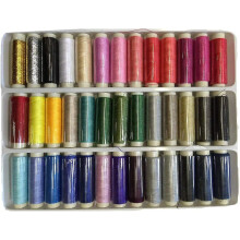 Set van 39 polyester naaigarenspoelen in diverse kleuren, 200 yards per spoel.