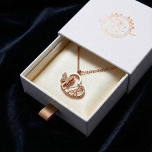 Prachtige damesketting met natuurhanger in verguld 2SPLENDID. Een schitterend cadeau-idee voor moeder, zus of echtgenote. Inclusi