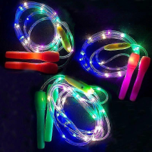 3er-Pack LED-Springseile mit verstellbarer Länge und drei Lichtmodi – ideal für Kinder und Fitness.
