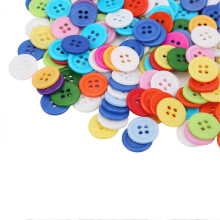 200 stuks harsknopen in diverse kleuren, 15 mm rond, met 4 gaten, voor kindertruien en shirts.