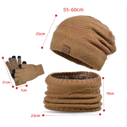 Ensemble bonnet, écharpe et gants d'hiver tricotés 1