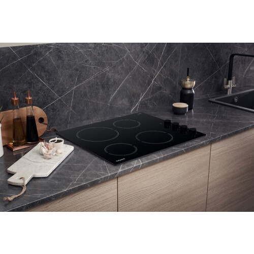 Hotpoint Hotpoint 58cm 4 Zone Knob Control Ceramic Hob 1