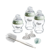 Tommee Tippee Natural Start Glass Newborn Starter Set, 150ml and 250ml Anti-Colic Baby Bottles, Slow and Medium Flow Breast-Like Teats for a Natural