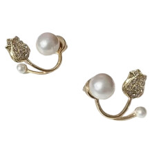 Dateless Pearls Flower Earrings With Snug Fastening Trendy