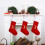 Roter Samt-Weihnachtsstrumpf mit X-Initial und Weiß 2