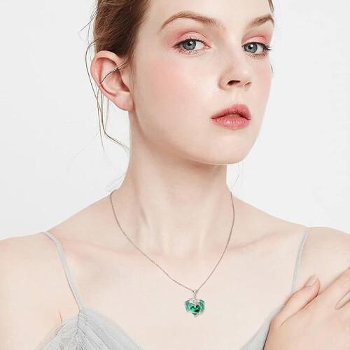 Collana con drago in argento sterling, pietra portafortuna e cuore 1
