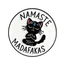 Broche en émail avec pose de chats noirs en prière, pour revers