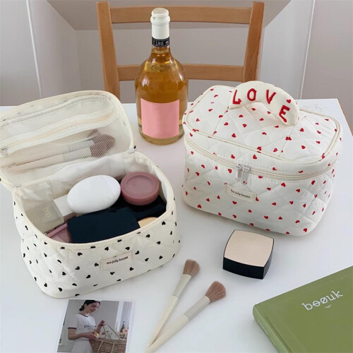 Herzförmige, gesteppte Kosmetiktasche 2