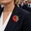 Red Friday Kunststoff-Brosche, Anstecknadel, 2