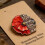 Red Friday Kunststoff-Brosche, Anstecknadel, 6