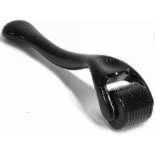 Derma Roller 1,5 mm, rullo a microaghi in titanio con 540 aghi per il trattamento delle rughe del viso.