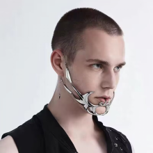 Set di piercing per labbra e orecchie in stile punk con lama meccanica insanguinata - Gioielli regolabili per viso e orecchie con fluidi al