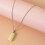 Colar com pingente de cristal fluorescente e corrente hexagonal de pedra 3