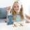 Hucha de madera con panel transparente, personalizable y educativa. 3