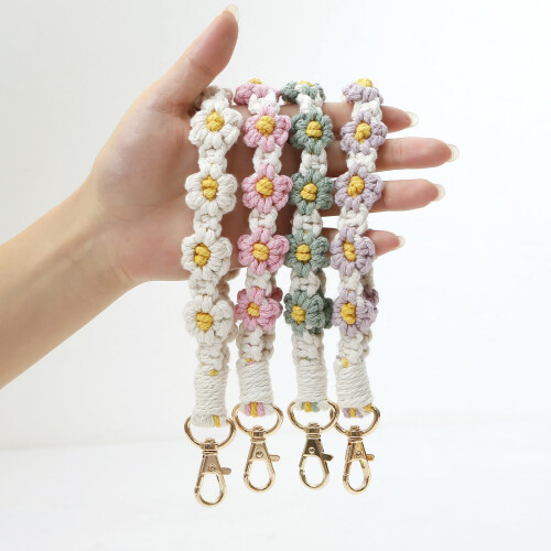Breloc tip breloc boho macrame cu model margarete 2