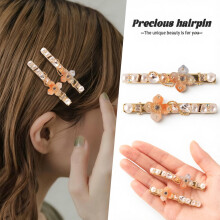 Haarspangen mit orangefarbenem Farbverlauf und Blumenmuster – Perle & Kristall