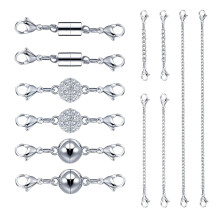 Conjunto de 2 peças com fecho lagosta magnético prateado e corrente extensora.