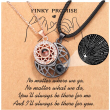 Conjunto de collares para parejas "Sol y Luna" en titanio.