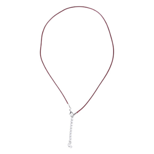 Colar com cordão de couro de 1,5 mm e fecho lagosta.