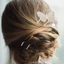 Bâtonnet à cheveux doré en forme de U pour chignons et coiffures relevées