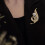 Broche en forme de note de musique ornée de strass et de perles 3