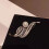 Broche en forme de note de musique ornée de strass et de perles 4