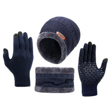 Ensemble bonnet, écharpe et gants tricotés d'hiver