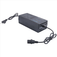 Chargeur 72 V 20 Ah pour véhicules électriques avec affichage à 7 LED. Protection contre les courant