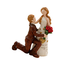 Romantics Proposal Paar-Statue aus Kunstharz, handgefertigte