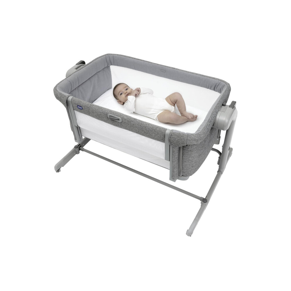 Chicco Next2me Magic Evo Infant Cosleeping Crib, Compatible With Different Beds, Rocking Mode, Adjustable Height, Sliding Barrier, 4 Wheels, Good Air