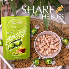 Lindt Lindor Pistachio Chocolate Truffles – 200g Box (Approx. 16 Balls) – Smooth Filling – Gift, Birthday, Congratulations Treat