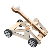 Creatief houten trebuchetspeelgoed voor educatieve activiteiten