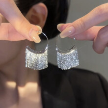 Arany bojtos fülbevalók nőknek – Könnyű luxus