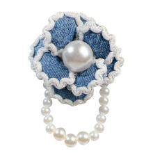 Broche de Corsage camélia avec accents de perles,-Perle