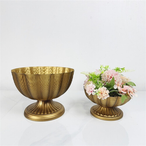 Conjunto de vasos vintage de ferro dourado – Centro de mesa com 2 peças 1