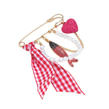 Poisson tropical surdimensionné créatif avec broche de mode en
