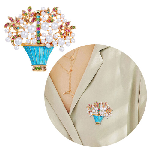 Broche panier de fleurs émaillée ornée de cristaux et de perles 1