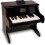 Piano de madera con partituras. 1