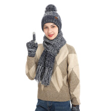 Conjunto de gorro, cachecol e luvas de inverno em acrílico