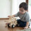 PLAN TOYS Houten heftruck 4