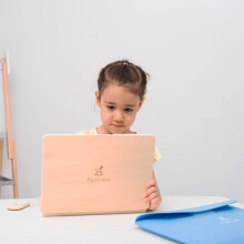 Brinquedo educativo - New Classic Toys - Meu primeiro laptop - Madeira certificada FSC - 3 anos e mais - Unissex