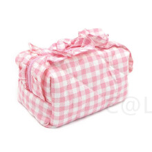 Gesteppte Kosmetiktasche kariert mit Rüschen & Reißverschluss, für Alltag und Reise.