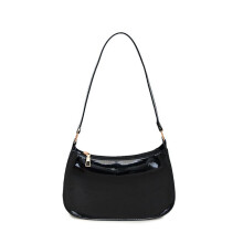 Mini carteira hobo em couro envernizado brilhante, elegante bolsa de ombro para eventos noturnos.