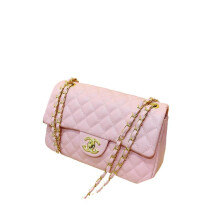 Gesteppte quadratische Damen-Tasche, elegant und hochwertig für den Alltag.
