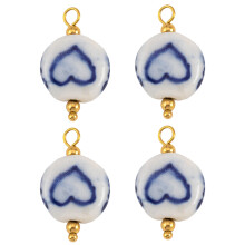 Charme bleu de boucle d'oreille de-rond en forme de coeur