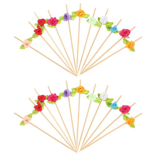100 st bambu cocktailprickar med rosendesign