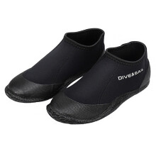 Botines de buceo de neopreno de 3 mm con suela antideslizante.